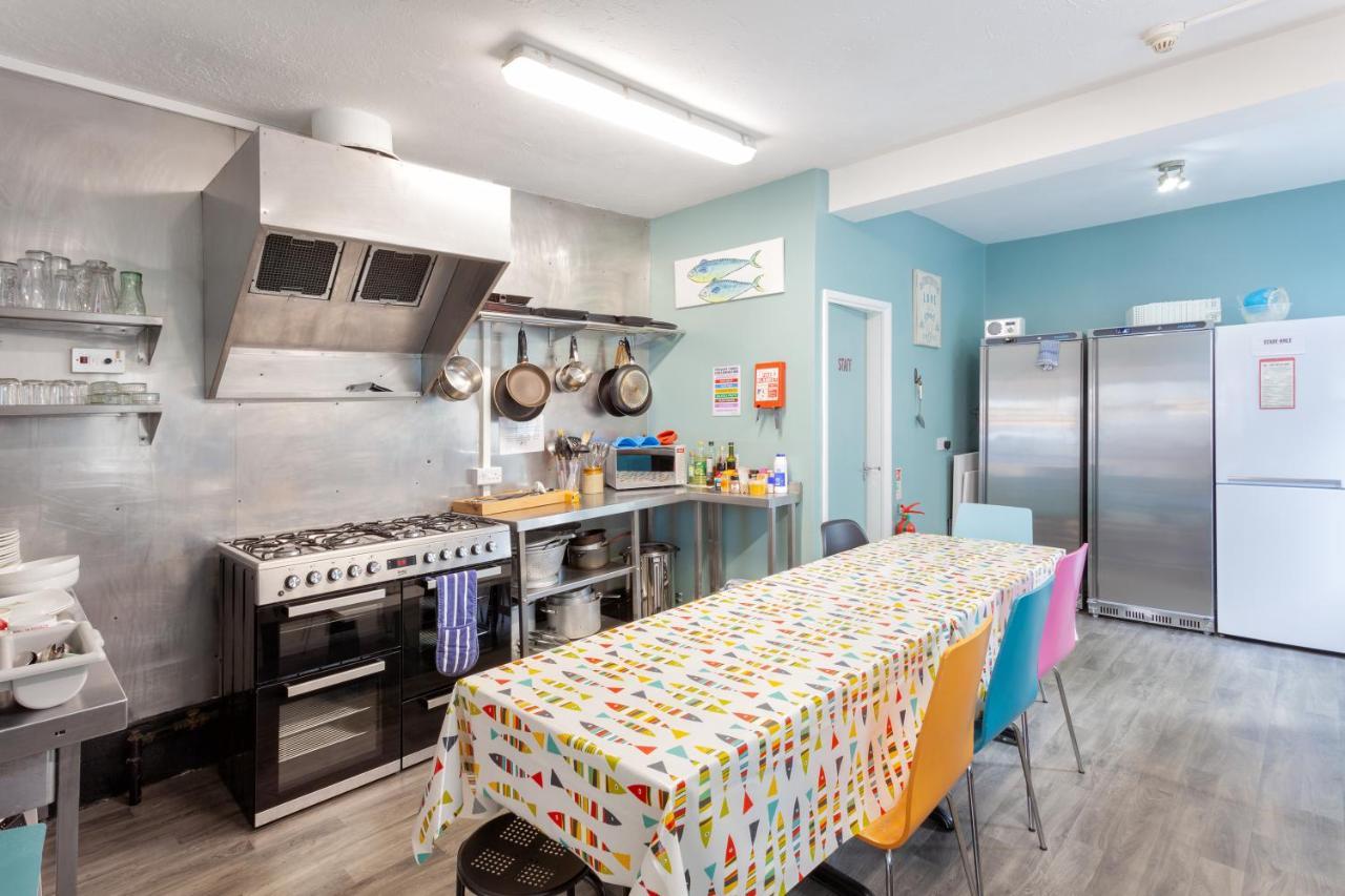 Ocean Backpackers Self-Catering Hostel Ilfracombe Kültér fotó