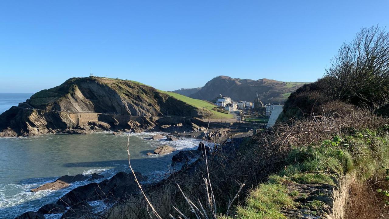 Ocean Backpackers Self-Catering Hostel Ilfracombe Kültér fotó