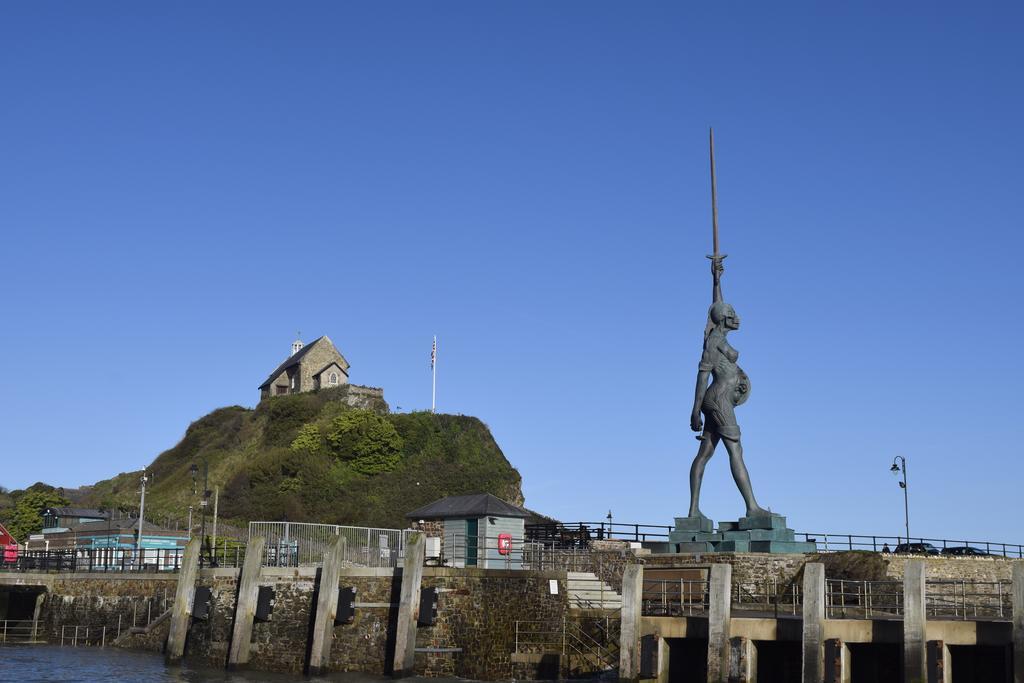 Ocean Backpackers Self-Catering Hostel Ilfracombe Kültér fotó