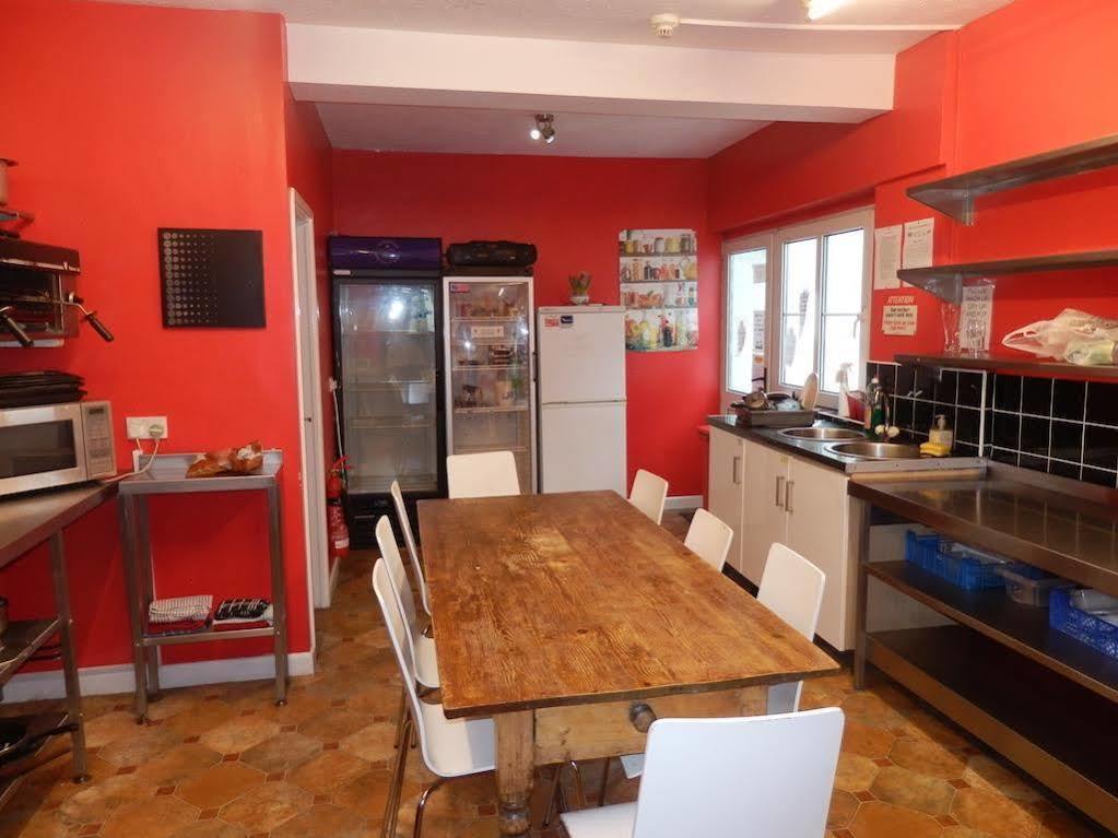 Ocean Backpackers Self-Catering Hostel Ilfracombe Kültér fotó