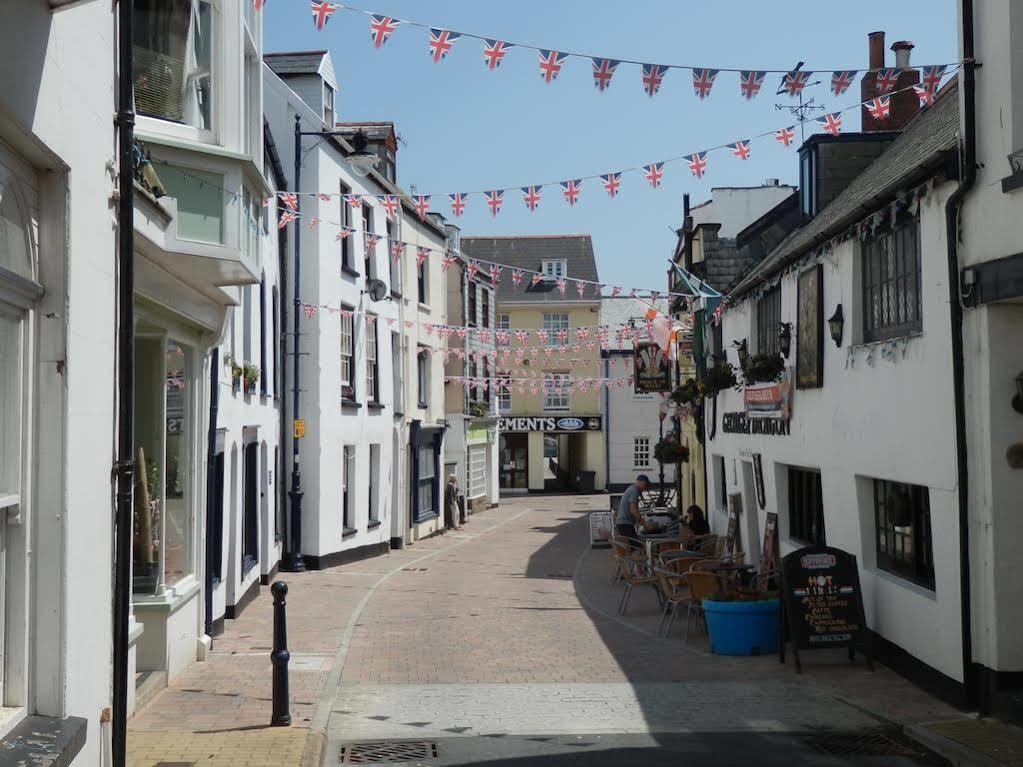 Ocean Backpackers Self-Catering Hostel Ilfracombe Kültér fotó