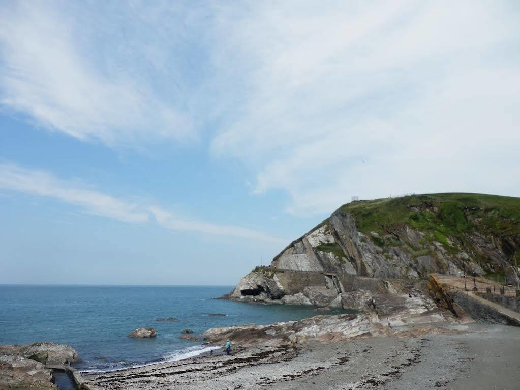 Ocean Backpackers Self-Catering Hostel Ilfracombe Kültér fotó