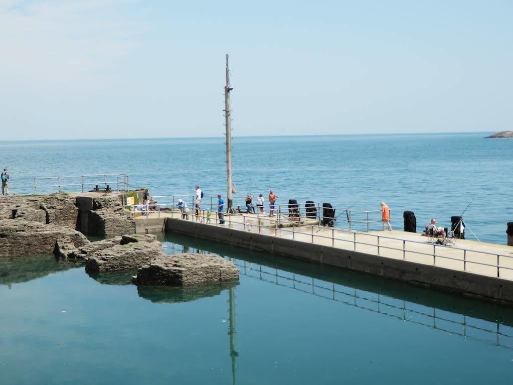 Ocean Backpackers Self-Catering Hostel Ilfracombe Kültér fotó